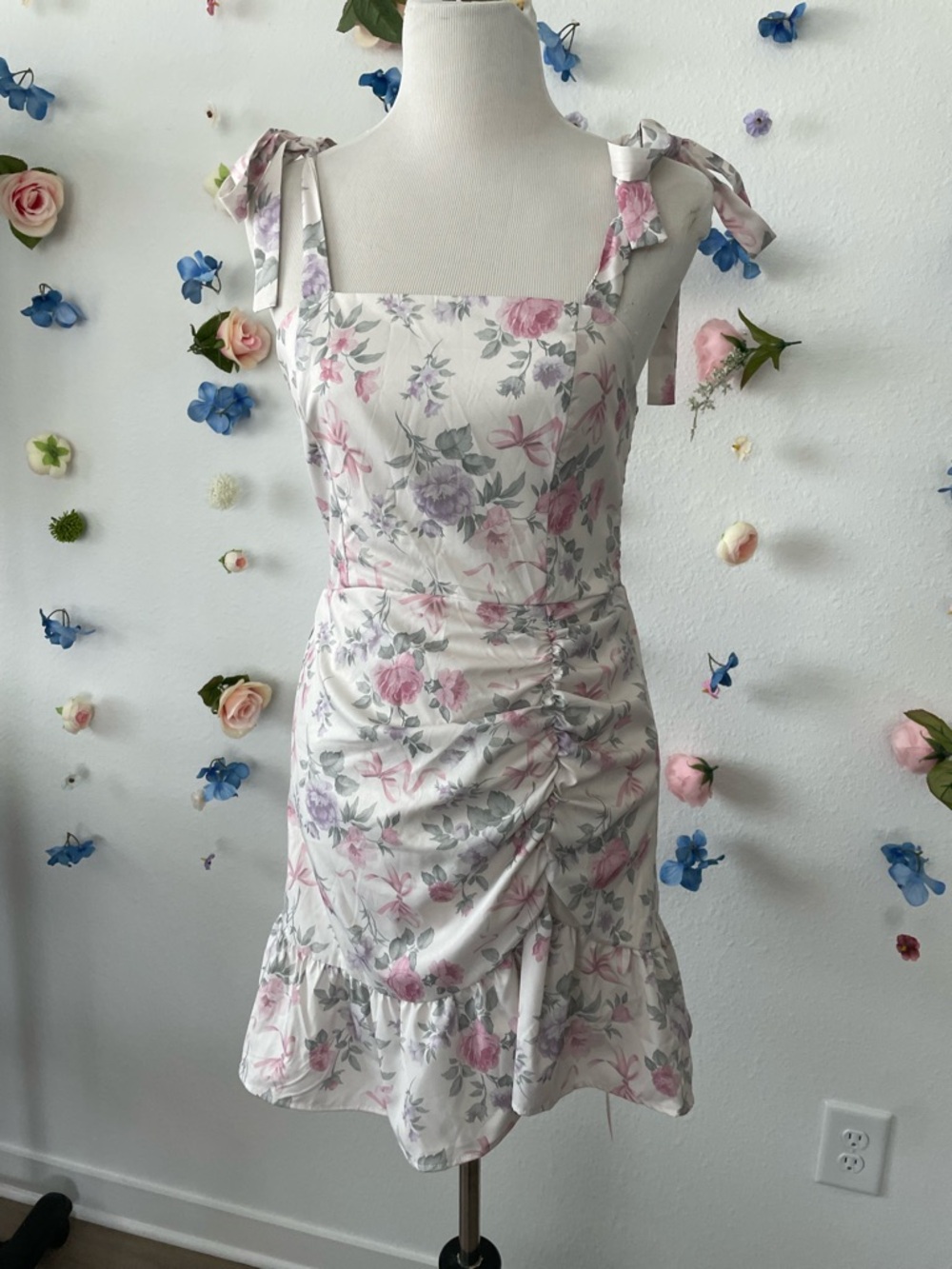 💛 Floral Tie-Shoulder Ruched Mini Dress - White/Pink - Picture 2 of 10